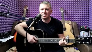 Крик на морском берегу.Белый орел