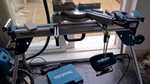 Hack. Using power take off facility on a Makita VC2012L hoover with a cordless Makita DLS713 Saw.