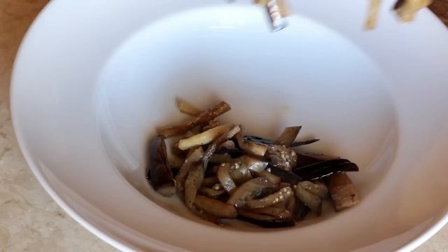 Салат из баклажанов. Салат с жареными баклажанами