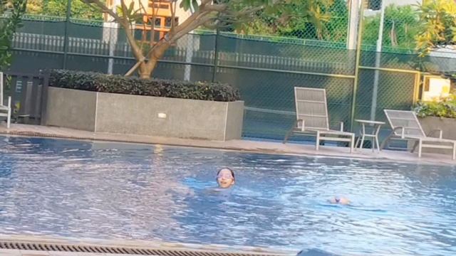 Little Swimmers смотреть онлайн