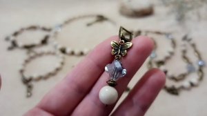 Украшения с голубыми кристаллами и миниатюрными бабочками "Аргали".