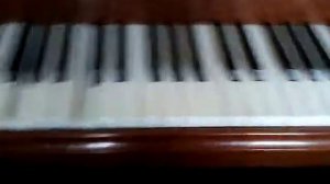 Фортепиано играет само