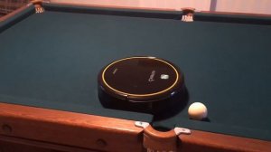 Чистка бильярдного стола с помощью робота-пылесоса Gutrend