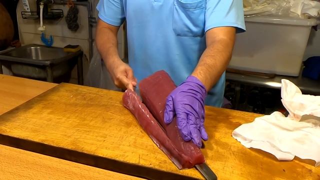 Yellowfin Tuna Cutting and Cuisine黃鰭鮪魚切割 - Taiwanese Street Food смотреть онлайн