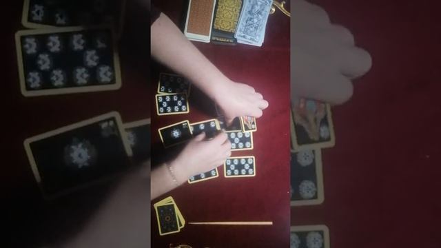 Цыганский расклад - Кому пренадлежит сердце Червовой Дамы? тайны любви гадание онлайн смотреть онлайн