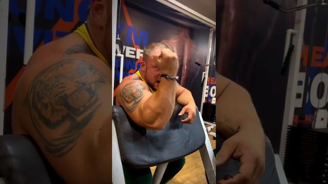 Скамья Скотта!#скотт #качек #упражнения #тренировка #бодибилдинг #сила #мышцы смотреть онлайн