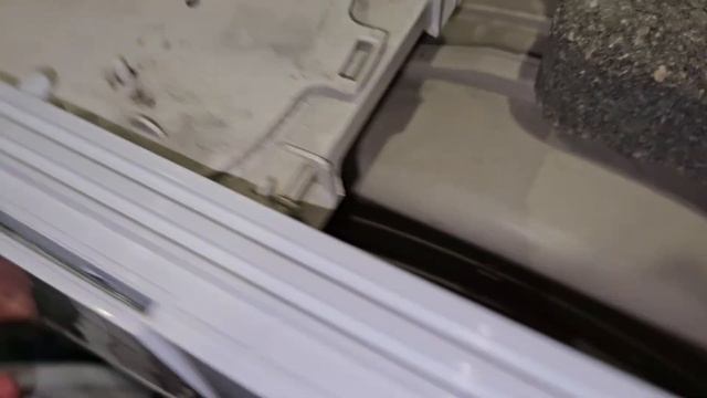 Destroying a washing machine Indesit WIL 85 with two wet towels смотреть онлайн