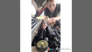 пежо 407 2.0 бензин троит пыхтит .замена свечей