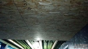 ПЕРВЫЕ ОКНА УСТАНОВЛЕНЫ / НАЧАЛИ ОБШИВАТЬ ПОТОЛОК / ПРОЛОЖИЛИ ТРУБЫ ДЛЯ СЛИВА ВОДЫ. Живём на даче.