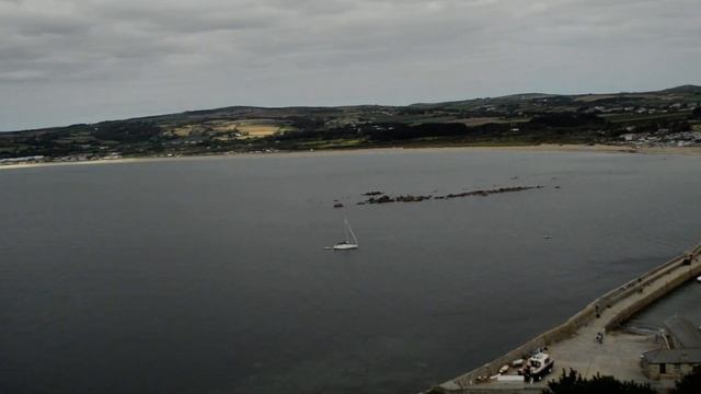Взгляд с вершины замка. Сент-Майклс-Маунт (St Michael’s Mount, Cornwall). смотреть онлайн