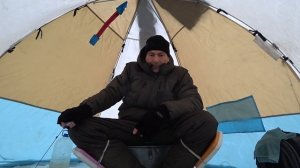 ЗИМНЯЯ РЫБАЛКА НА ТАГИЛЬСКОМ ПРУДУ, НЕ ПЕРВЫЙ ЛЁД! СИЖУ И КАРАУЛЮ КЛЁВ! РЫБАЛКА НА УРАЛЕ!