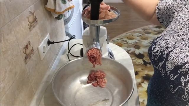 Сочные котлетки. Готовим фарш. Часть 1. смотреть онлайн