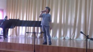 Алесь Радецкий 9 лет Песня "Не грусти, улыбнись и пой!" 29 05 2017