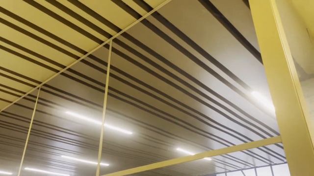 Зеркальные стеклянные перегородки в окрашенном металлическом каркасе. Остекление паркингов. смотреть онлайн