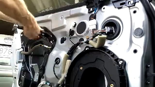 Как снять извлечь заменить стекло передней двери INFINITI Q50/demontaz zamiana szyby drzwi przod!!!