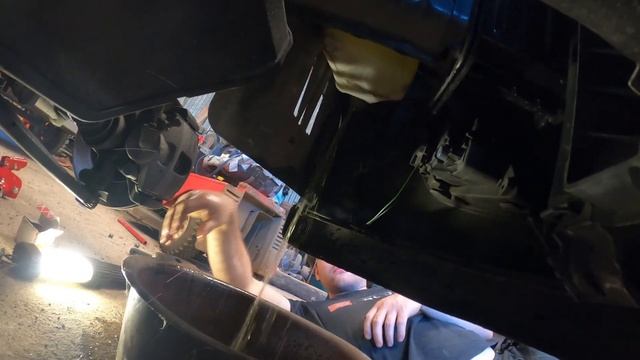 Comment remplacer la pompe de lave glace sur Ford fiesta 2002-2008 ?! смотреть онлайн