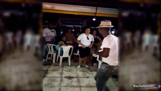 Bailando BACHATA DOMINICANA ?Rodolfo, Alejandro, Míguela, Yocasti, (Andy Santiago -La Lampara Apaga смотреть онлайн