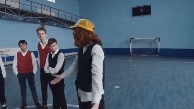 ДЕРСКИЙ И ПОЛИНА ЦЕЛУЮТСЯ? ШКОЛА 23 ! РУСЛАН ГЛАДЕНЬКО! #полина #школаглазамишкольника #дерзкий