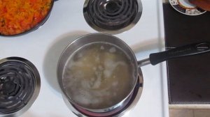 Щи из квашеной капусты на бульоне из свиных рёбер. Вкуснейшие.