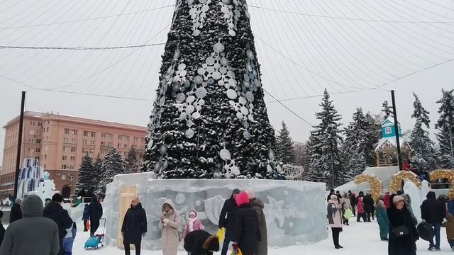 ПЕРВОЕ ВИДЕО в НОВОМ ГОДУ! Пришел в ледовый городок ? смотреть онлайн