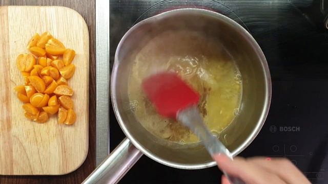 Тёплый салат с курицей и физалисом