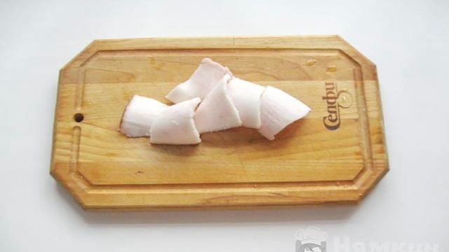 Картофель с луком и салом на шпажках