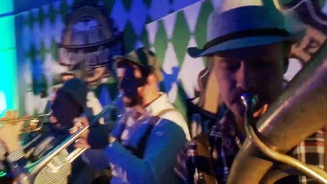 Sauerkraut7 ~ Humba De Pajero (Samba de Janeiro, Sandstorm cover) смотреть онлайн