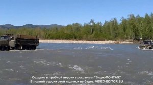 Зил 131 и Урал вытаскивают утонувшего Зила