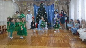 танец елочек. средняя группа детского сада