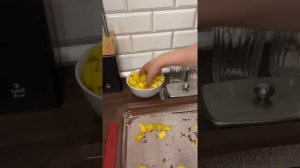 Шарлотка классический рецепт с ИЗЮМИНКОЙ! МАНГО! Это стоит приготовить!
