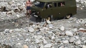 Утонула машина в реке