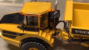 Volvo A40G detailing added to hydraulic RC articulating dump truck. 1/14 scale RC construction.