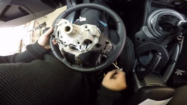 Kia Sportage установка кнопок на руль (Круиз контроль- управление магнитолой ) смотреть онлайн