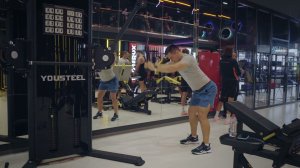 Пуловер на верхнем блоке на прямых руках с канатом/Rope Pullover