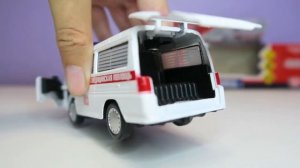 Инерционная металлическая машинка - микроавтобус "Скорая помощь", свет и звук, ТМ "Технопарк"
