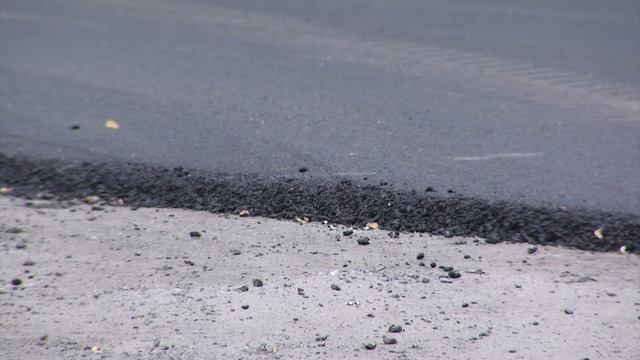 Кирова, Каквинская, Левый берег Каквы. Как продвигается ремонт дорожного полотна в Серове? смотреть онлайн