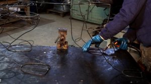 Дракон из проволоки по чертежам своими руками