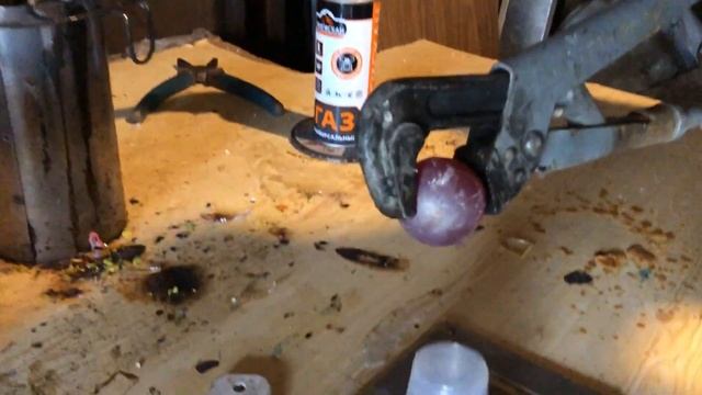 Шар 1000 градусов vs 25 стаканчиков! смотреть онлайн