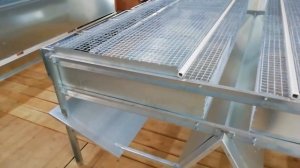 Двухсторонняя откормочная клетка на 72 кролика, со сбором навоза в строительные корыта.