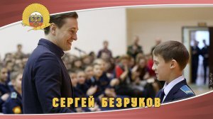 Он говорил с есенинской улыбкой…