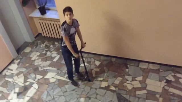 Топ 5 базовых трюков на самокате.Rider1337 смотреть онлайн