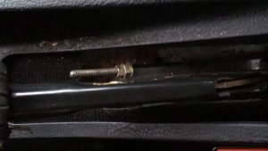 Плохо держит ручник. Как вылечить за 10 минут