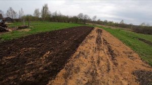 Пашу огород на мотоблоке НЕВА на 16 колесах . Мотоблок пашет сам.