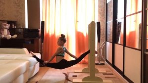 Растяжка,художественная гимнастика,на шпагате