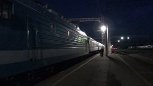 ЭП1М-403 со скорым поездом, станция Янаул