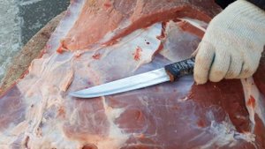 Как рубит ребро говядина нежирное мясо