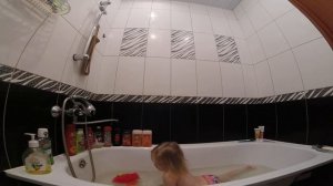 Скрытая камера в ванне )