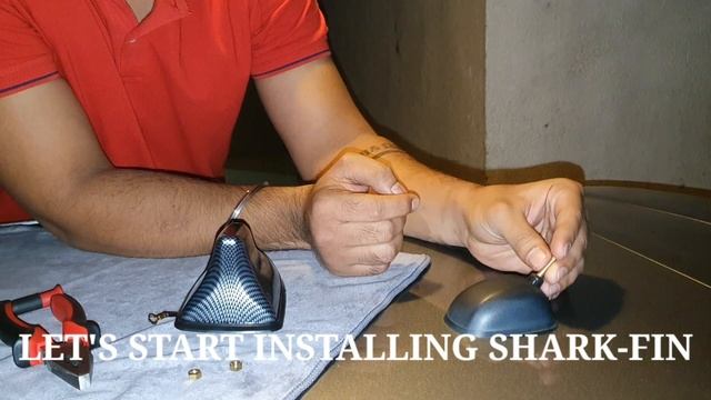 UNIVERSAL SHARK FIN ANTENNA FOR ALL CARS смотреть онлайн