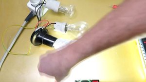 Тест и сравнение ярких светодиодных ламп на 9 Ватт для софитов с лампами накаливания 150W и 100W