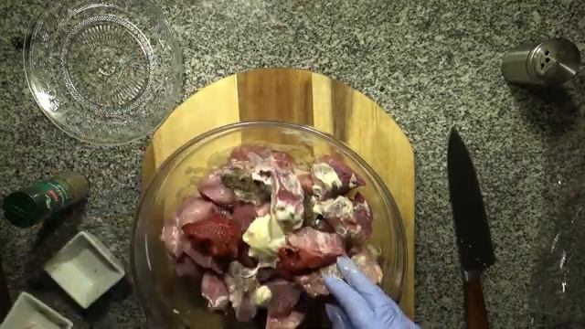 Шашлык в рукаве сочный и очень вкусный. смотреть онлайн